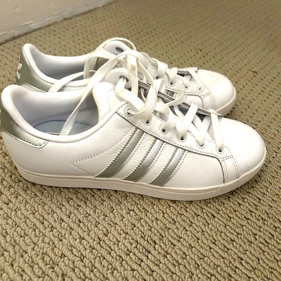 Like new Adidas white sneakers Size  7.5 Women’s - Picture 1 of 5